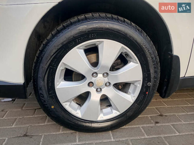 Білий Субару Легасі, об'ємом двигуна 2.46 л та пробігом 250 тис. км за 6500 $, фото 3 на Automoto.ua