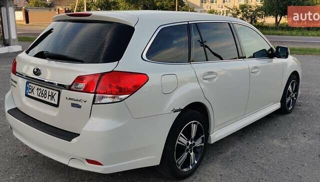 Білий Субару Легасі, об'ємом двигуна 2 л та пробігом 225 тис. км за 7600 $, фото 10 на Automoto.ua