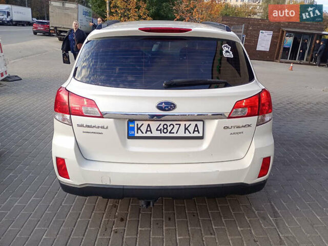 Білий Субару Легасі, об'ємом двигуна 2.46 л та пробігом 250 тис. км за 6500 $, фото 2 на Automoto.ua