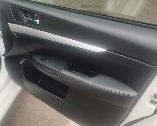 Белый Субару Легаси, объемом двигателя 1.99 л и пробегом 155 тыс. км за 8000 $, фото 15 на Automoto.ua