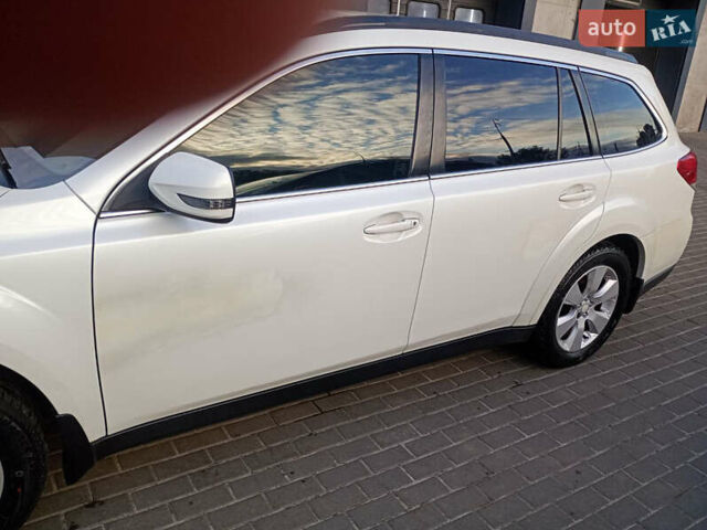 Білий Субару Легасі, об'ємом двигуна 2.46 л та пробігом 250 тис. км за 6500 $, фото 7 на Automoto.ua