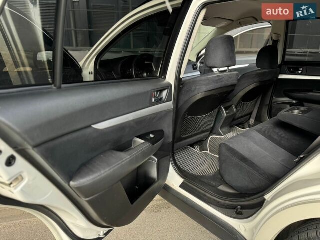 Білий Субару Легасі, об'ємом двигуна 2 л та пробігом 250 тис. км за 9500 $, фото 42 на Automoto.ua