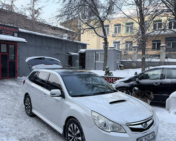 Белый Субару Легаси, объемом двигателя 2 л и пробегом 165 тыс. км за 8400 $, фото 2 на Automoto.ua