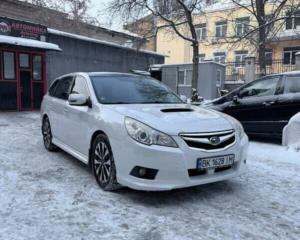 Белый Субару Легаси, объемом двигателя 2 л и пробегом 165 тыс. км за 8400 $, фото 5 на Automoto.ua