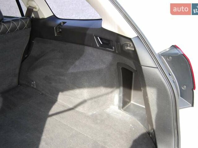Білий Субару Легасі, об'ємом двигуна 2 л та пробігом 158 тис. км за 7500 $, фото 40 на Automoto.ua