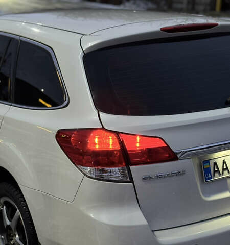 Белый Субару Легаси, объемом двигателя 2 л и пробегом 225 тыс. км за 8500 $, фото 6 на Automoto.ua