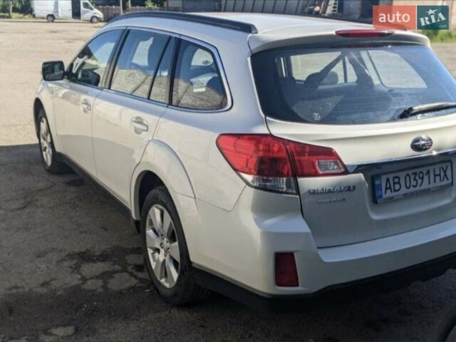 Белый Субару Легаси, объемом двигателя 2 л и пробегом 240 тыс. км за 9500 $, фото 3 на Automoto.ua