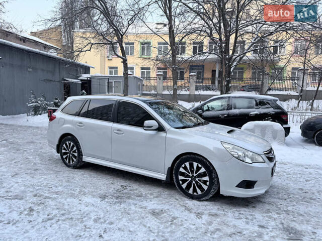 Белый Субару Легаси, объемом двигателя 2 л и пробегом 165 тыс. км за 8400 $, фото 6 на Automoto.ua