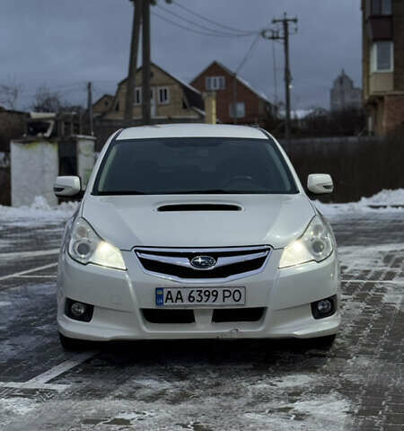 Белый Субару Легаси, объемом двигателя 2 л и пробегом 225 тыс. км за 8500 $, фото 4 на Automoto.ua