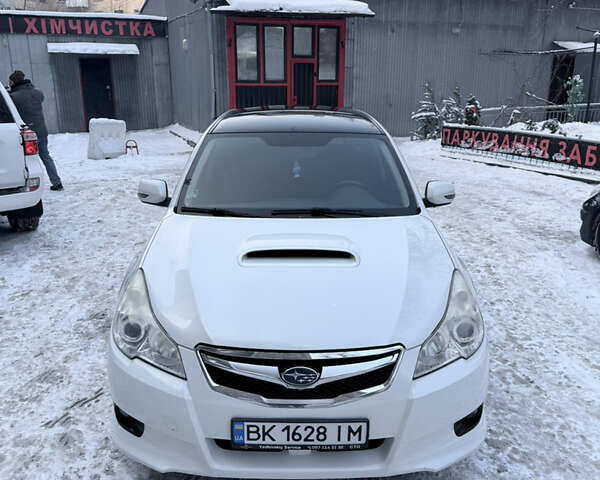 Белый Субару Легаси, объемом двигателя 2 л и пробегом 165 тыс. км за 8400 $, фото 4 на Automoto.ua