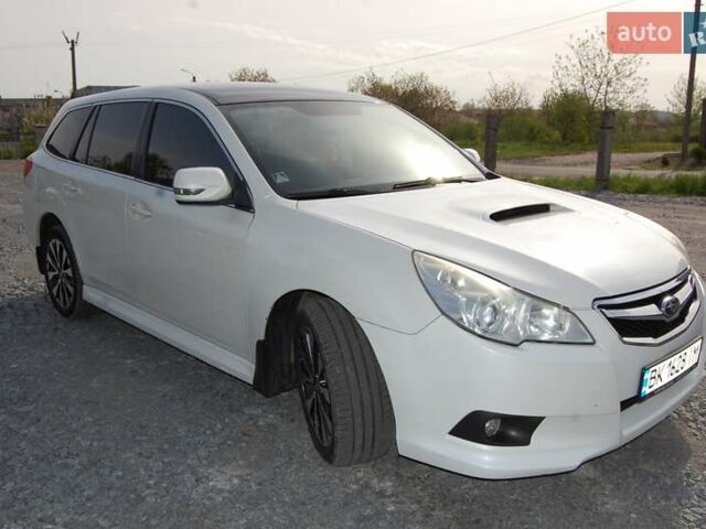 Білий Субару Легасі, об'ємом двигуна 2 л та пробігом 158 тис. км за 7500 $, фото 5 на Automoto.ua