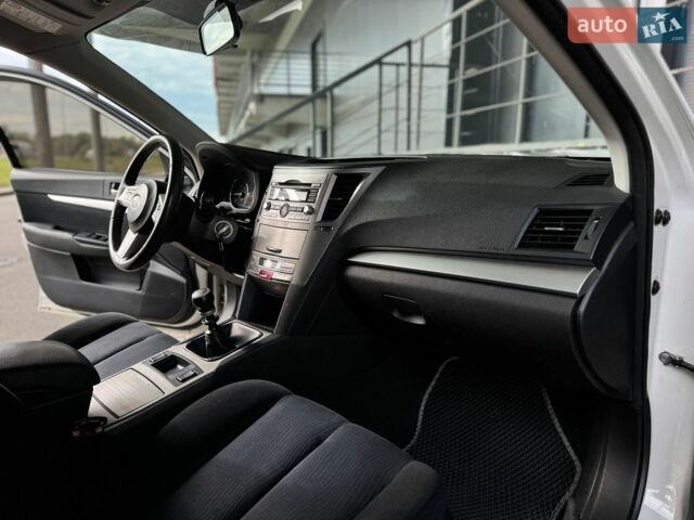Білий Субару Легасі, об'ємом двигуна 2 л та пробігом 250 тис. км за 9500 $, фото 56 на Automoto.ua