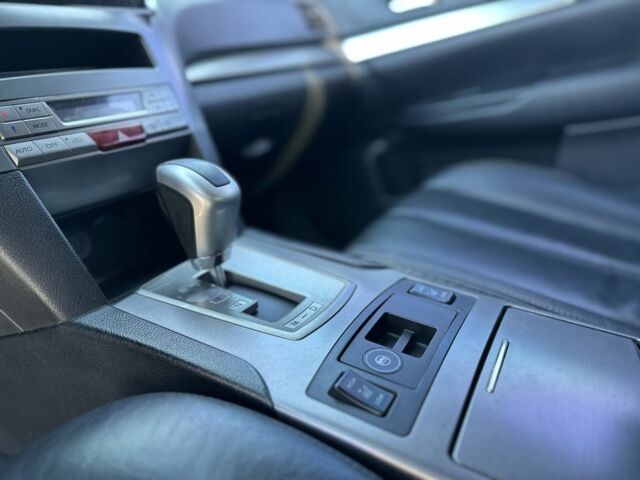 Белый Субару Легаси, объемом двигателя 2.5 л и пробегом 180 тыс. км за 10300 $, фото 10 на Automoto.ua