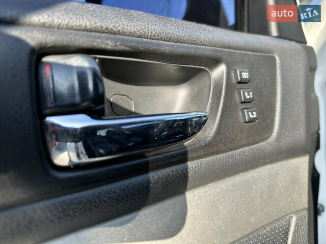 Белый Субару Легаси, объемом двигателя 2.46 л и пробегом 180 тыс. км за 10200 $, фото 12 на Automoto.ua