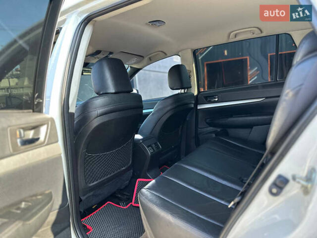 Білий Субару Легасі, об'ємом двигуна 2.46 л та пробігом 180 тис. км за 10199 $, фото 10 на Automoto.ua