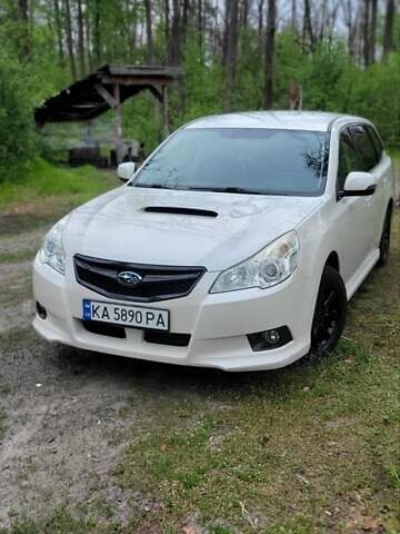 Белый Субару Легаси, объемом двигателя 2 л и пробегом 192 тыс. км за 7799 $, фото 4 на Automoto.ua