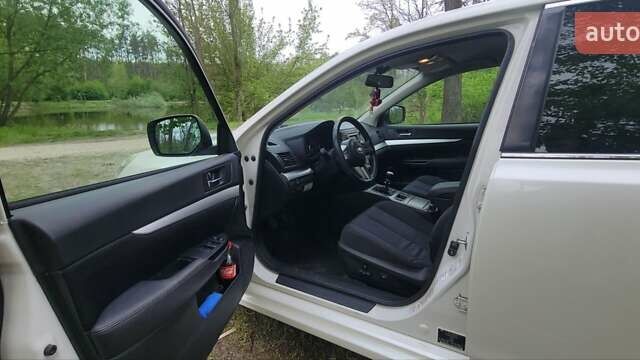 Белый Субару Легаси, объемом двигателя 2 л и пробегом 192 тыс. км за 7799 $, фото 11 на Automoto.ua