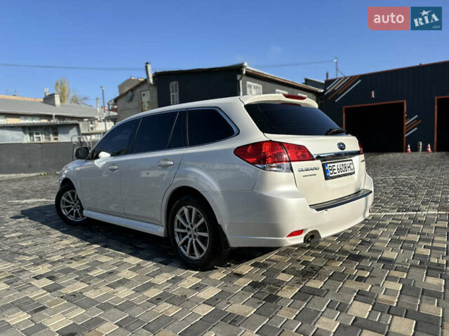 Белый Субару Легаси, объемом двигателя 2.46 л и пробегом 180 тыс. км за 10200 $, фото 4 на Automoto.ua