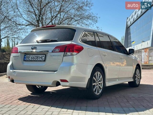 Білий Субару Легасі, об'ємом двигуна 2.46 л та пробігом 180 тис. км за 9200 $, фото 3 на Automoto.ua