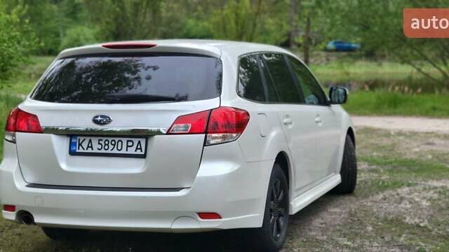 Белый Субару Легаси, объемом двигателя 2 л и пробегом 192 тыс. км за 7799 $, фото 7 на Automoto.ua