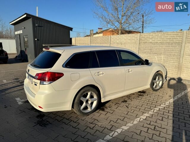 Белый Субару Легаси, объемом двигателя 2 л и пробегом 230 тыс. км за 8500 $, фото 4 на Automoto.ua