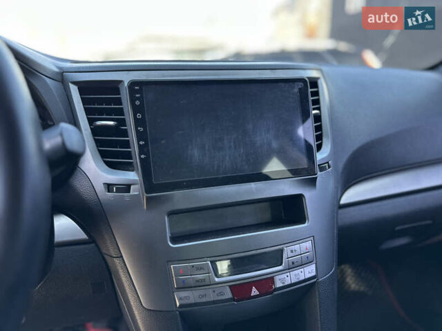 Белый Субару Легаси, объемом двигателя 2.46 л и пробегом 180 тыс. км за 10200 $, фото 9 на Automoto.ua