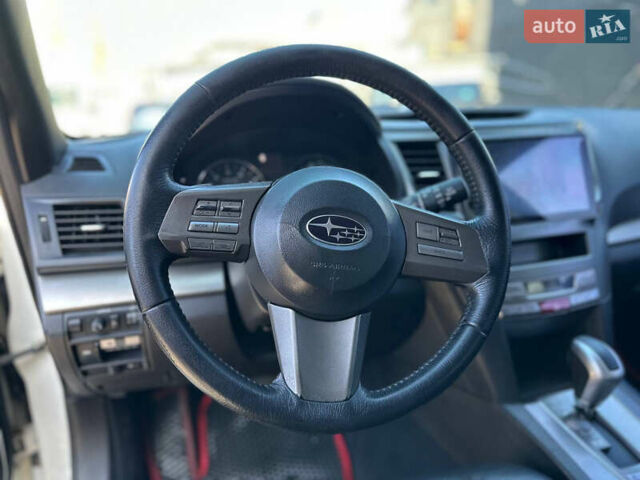 Білий Субару Легасі, об'ємом двигуна 2.46 л та пробігом 180 тис. км за 10199 $, фото 6 на Automoto.ua