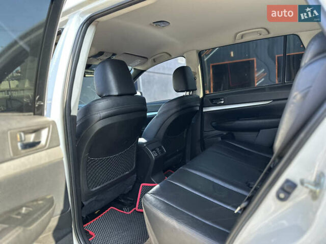 Белый Субару Легаси, объемом двигателя 2.46 л и пробегом 180 тыс. км за 10200 $, фото 6 на Automoto.ua