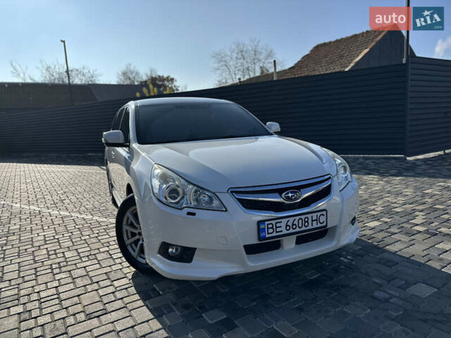 Белый Субару Легаси, объемом двигателя 2.46 л и пробегом 180 тыс. км за 10200 $, фото 1 на Automoto.ua