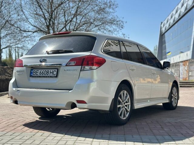 Белый Субару Легаси, объемом двигателя 2.5 л и пробегом 180 тыс. км за 9999 $, фото 2 на Automoto.ua