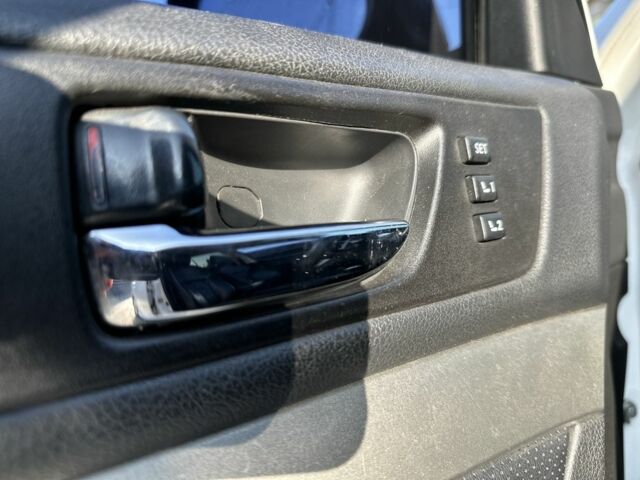 Белый Субару Легаси, объемом двигателя 2.5 л и пробегом 180 тыс. км за 10300 $, фото 6 на Automoto.ua