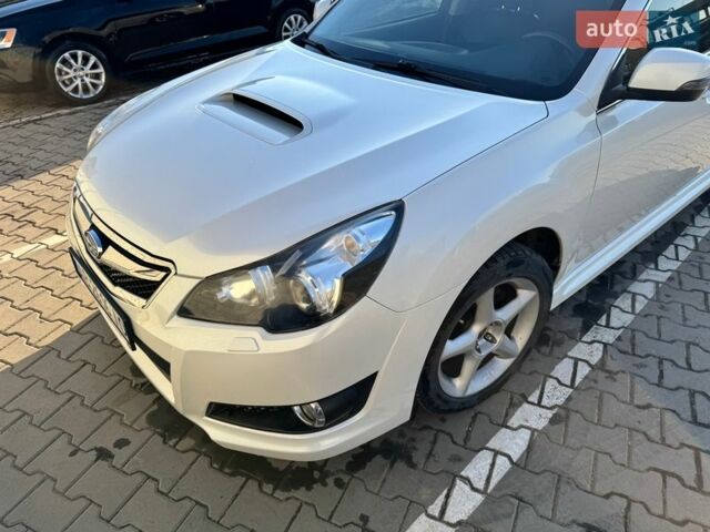 Белый Субару Легаси, объемом двигателя 2 л и пробегом 230 тыс. км за 11000 $, фото 12 на Automoto.ua