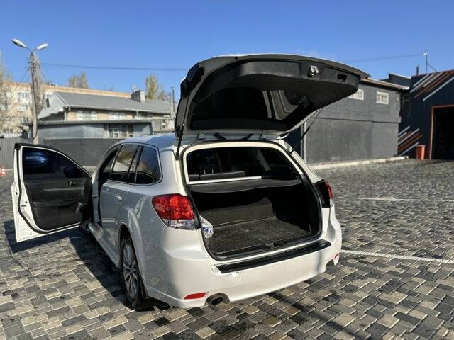 Белый Субару Легаси, объемом двигателя 2.5 л и пробегом 180 тыс. км за 10300 $, фото 14 на Automoto.ua