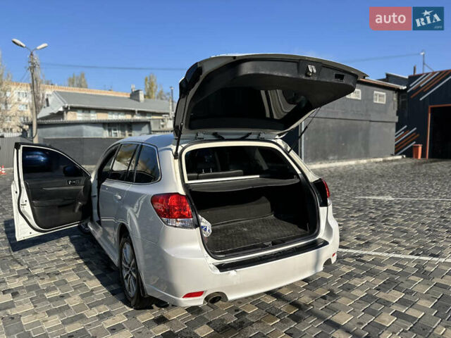 Белый Субару Легаси, объемом двигателя 2.46 л и пробегом 180 тыс. км за 10200 $, фото 13 на Automoto.ua