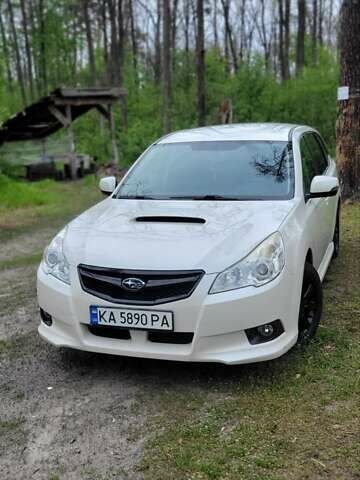 Белый Субару Легаси, объемом двигателя 2 л и пробегом 192 тыс. км за 7799 $, фото 3 на Automoto.ua