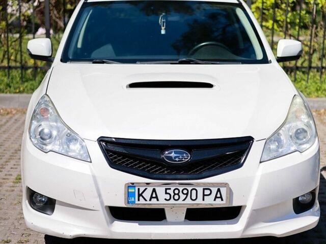 Білий Субару Легасі, об'ємом двигуна 2 л та пробігом 215 тис. км за 7799 $, фото 3 на Automoto.ua