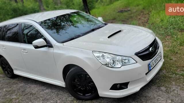 Белый Субару Легаси, объемом двигателя 2 л и пробегом 192 тыс. км за 7799 $, фото 1 на Automoto.ua