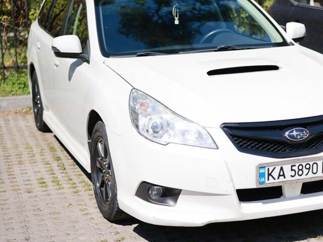 Білий Субару Легасі, об'ємом двигуна 2 л та пробігом 215 тис. км за 7799 $, фото 2 на Automoto.ua