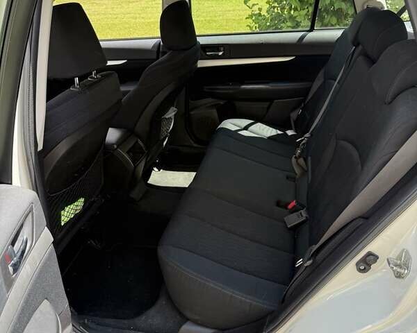 Білий Субару Легасі, об'ємом двигуна 2 л та пробігом 232 тис. км за 8716 $, фото 4 на Automoto.ua