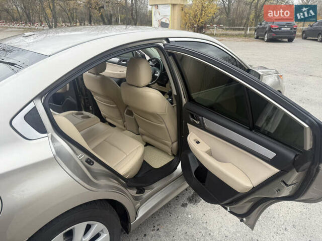 Бежевый Субару Легаси, объемом двигателя 2.5 л и пробегом 72 тыс. км за 13800 $, фото 5 на Automoto.ua