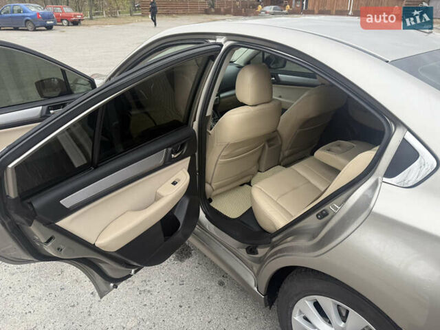 Бежевый Субару Легаси, объемом двигателя 2.5 л и пробегом 72 тыс. км за 13800 $, фото 4 на Automoto.ua