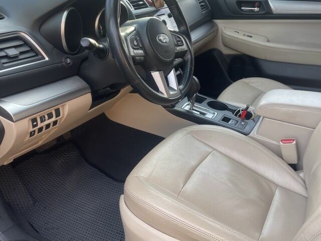 Бежевый Субару Легаси, объемом двигателя 2.5 л и пробегом 133 тыс. км за 12000 $, фото 5 на Automoto.ua