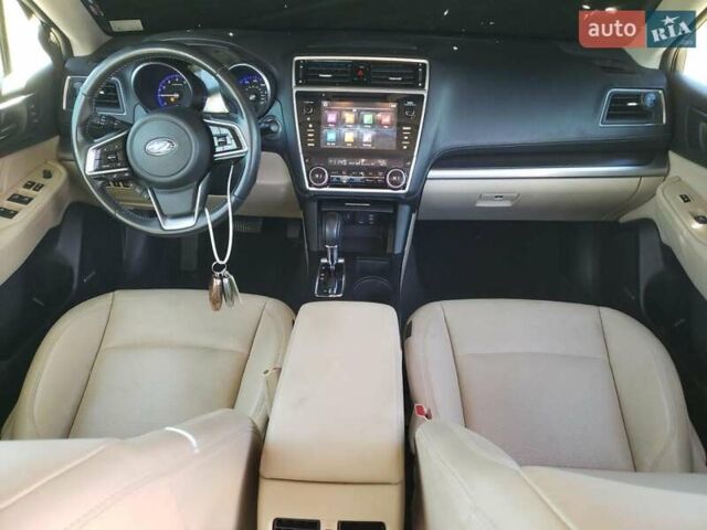 Бежевый Субару Легаси, объемом двигателя 2.5 л и пробегом 123 тыс. км за 2200 $, фото 7 на Automoto.ua