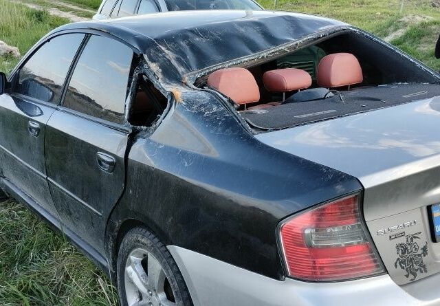 Чорний Субару Легасі, об'ємом двигуна 2 л та пробігом 276 тис. км за 4700 $, фото 2 на Automoto.ua