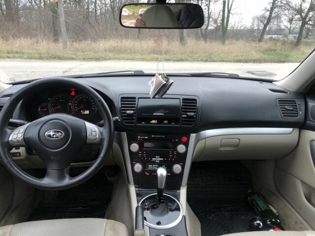 Черный Субару Легаси, объемом двигателя 2.5 л и пробегом 200 тыс. км за 3850 $, фото 6 на Automoto.ua