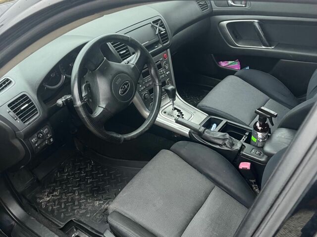 Черный Субару Легаси, объемом двигателя 2 л и пробегом 322 тыс. км за 4500 $, фото 1 на Automoto.ua