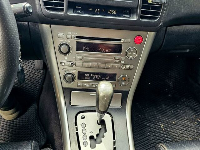 Черный Субару Легаси, объемом двигателя 2.5 л и пробегом 410 тыс. км за 4600 $, фото 5 на Automoto.ua