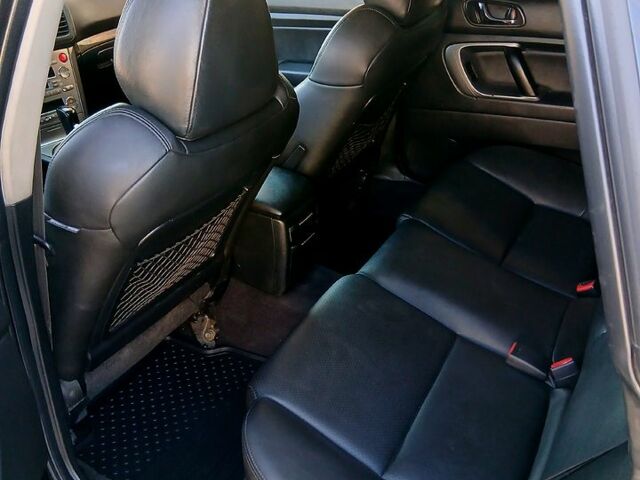 Черный Субару Легаси, объемом двигателя 3 л и пробегом 250 тыс. км за 7200 $, фото 3 на Automoto.ua