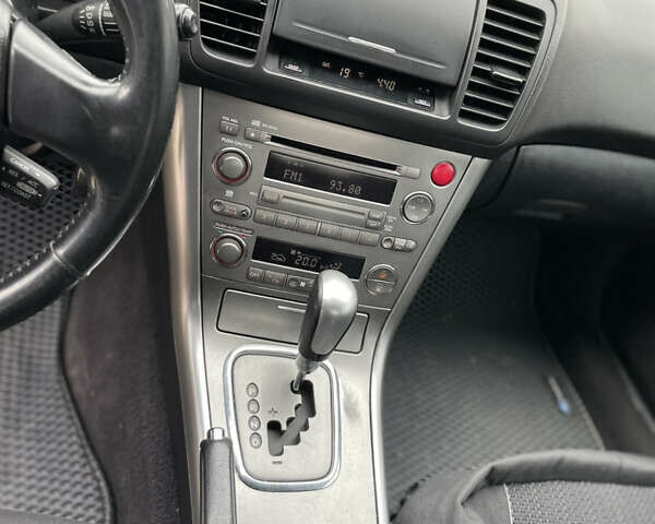 Черный Субару Легаси, объемом двигателя 1.99 л и пробегом 324 тыс. км за 4300 $, фото 9 на Automoto.ua