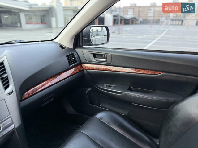 Чорний Субару Легасі, об'ємом двигуна 2.46 л та пробігом 226 тис. км за 9000 $, фото 33 на Automoto.ua